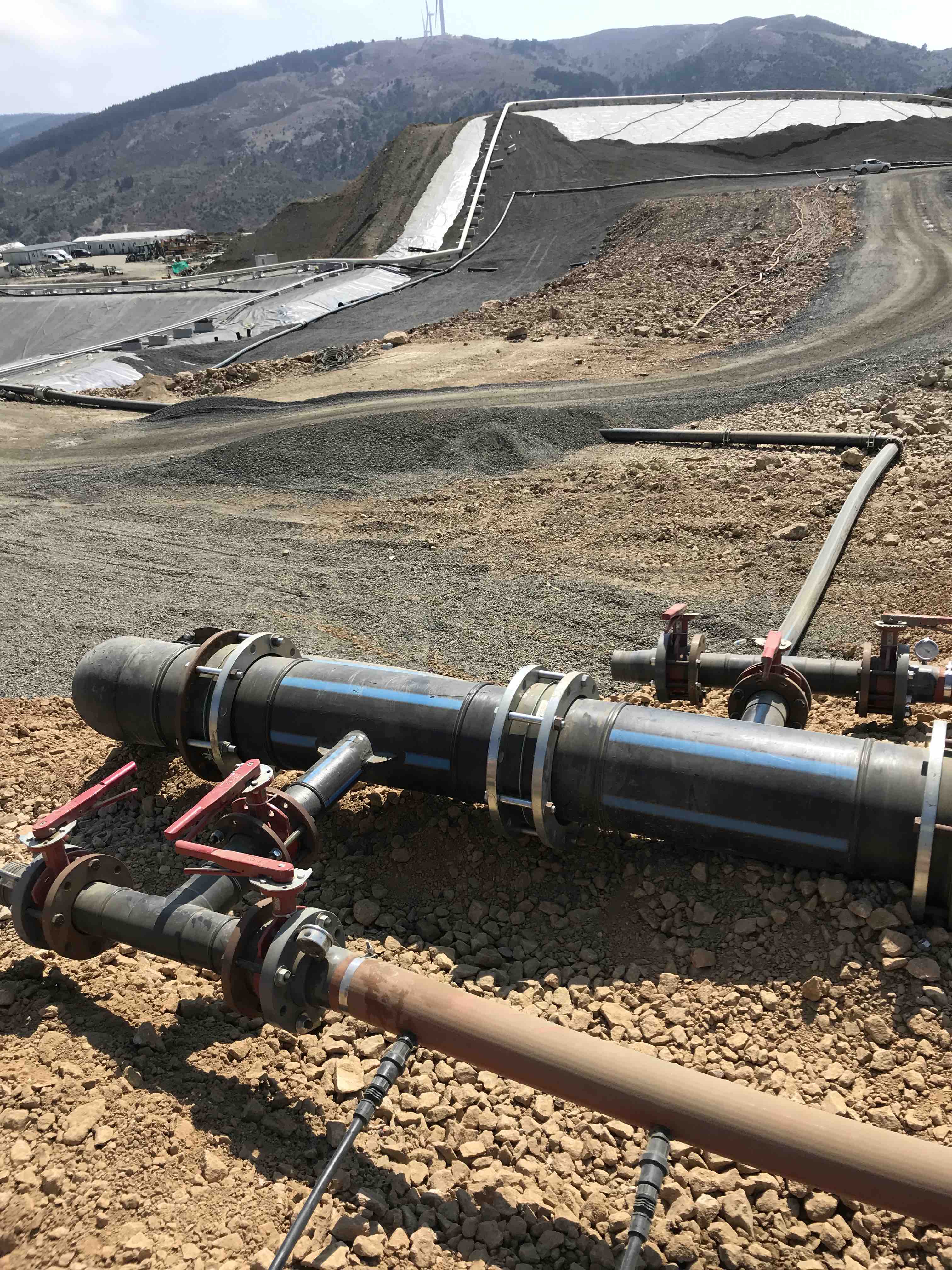 Solution piping manifold with valves